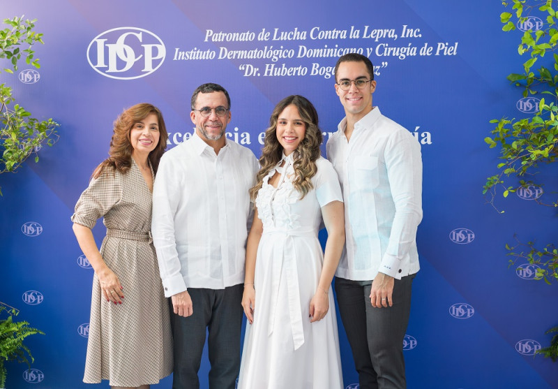 Dra. Amelia Navarro junto a sus familiares