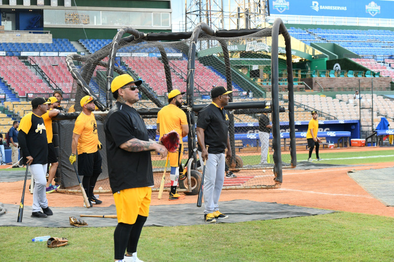 Yadier Molina encabeza las prácticas de las Águilas Cibaeñas este sábado en el estadio Quisqueya ante los Tigres del Licey.