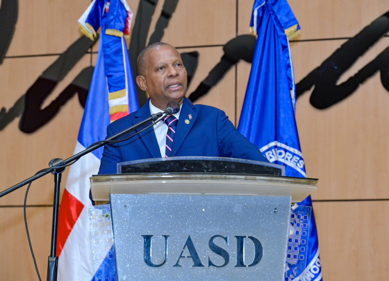 El presidente del Colegio Dominicano de Ingenieros, Arquitectos y Agrimensores (CODIA), Carlos Mendoza