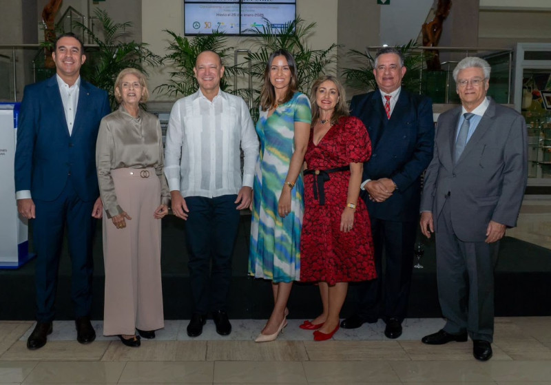 Frank Rodríguez, Ingrid González, Ulises Rodríguez, Melany Rodríguez, Nancy de Baez, Fernando Baez y Rafael Emilo Yunén.