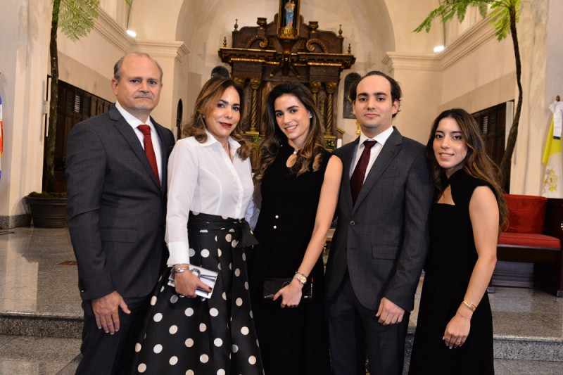 Abelardo Iglesias, Vielka Peña de Iglesias, Isabella Iglesias, Guillermo Iglesias y Sofía Selman.