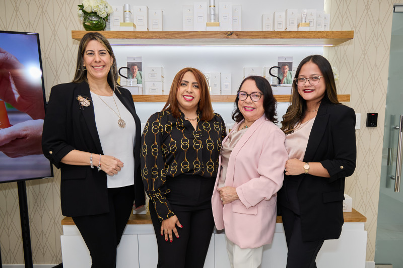 Patricia Mella, Yomares Díaz, Zaida Brea y Shayna Ting.