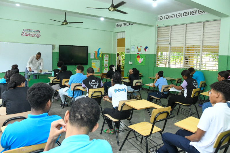 El Ministerio de Educación convocó a pruebas nacionales a 17,000 estudiantes.