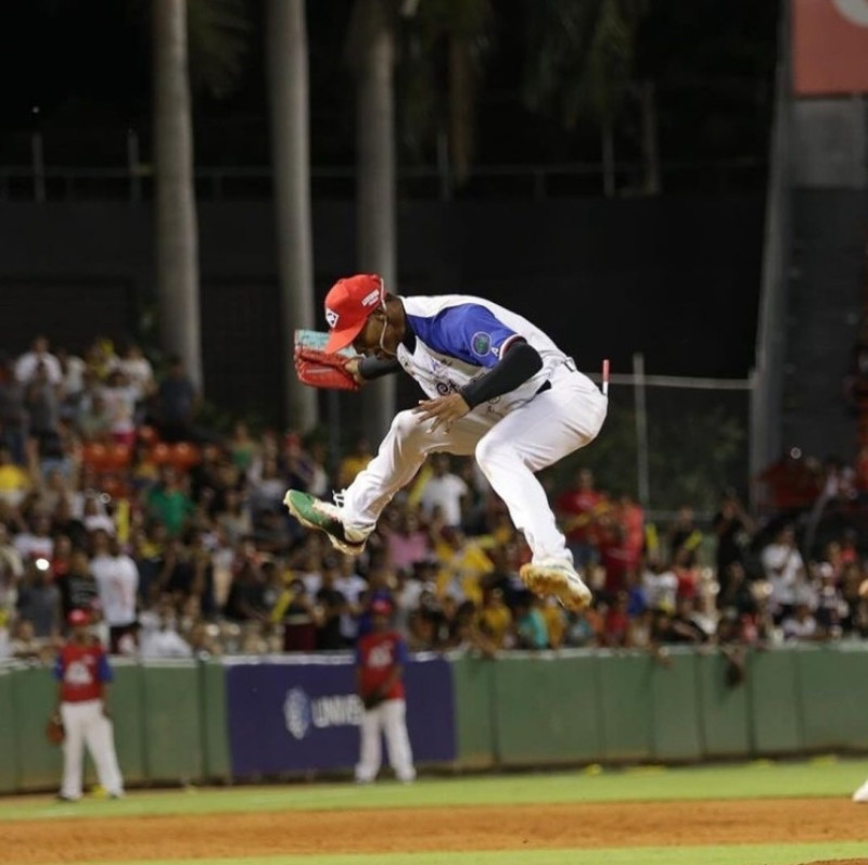 Jefry Yan tuvo una efectividad de 4.89 en 42.1 entradas durante su estadía en el béisbol de Asia.