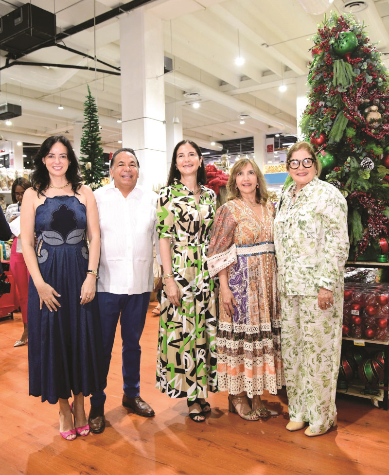 Viviana Cabral, Wladimir Lendof, Maribel Haché, Elsa Lama de González y Mirka Morales.