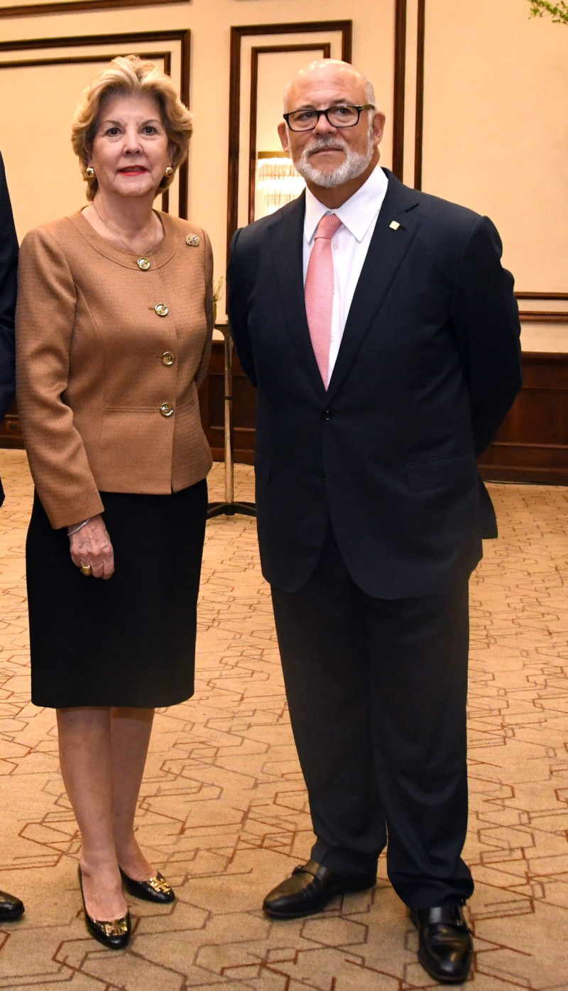 Norma de Vargas y Eduardo Grullón.