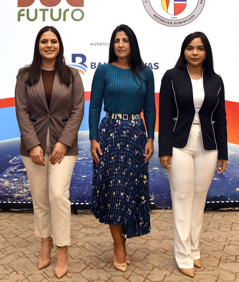 Carla Estefan, Raquel Giraldez y Carmen Blanc.