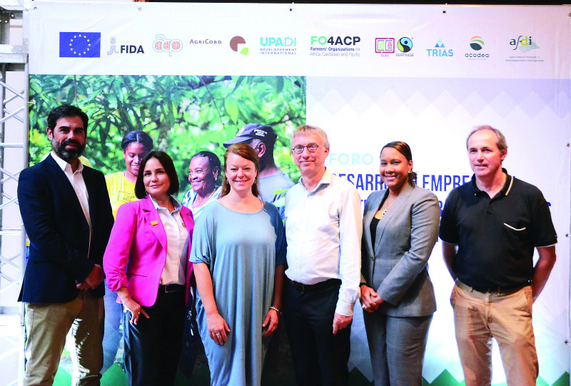 Organizadores del Foro Empresarial inaugurado en el Centro León de Santiago.