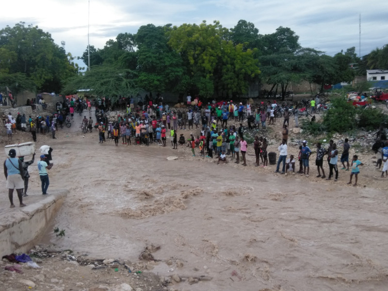 Crecida de río en Pedernales