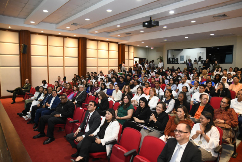 Participantes en el Foro de Salud Mental organizado por el Listín Diario y la PUCMM donde se abordaron temas relevantes para dar una mejor atención a la población.