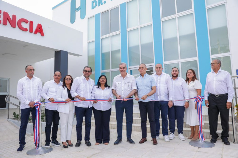 El presidente Abinader encabezó la entrega del remozamiento Hospital Municipal Doctor Virgilio García