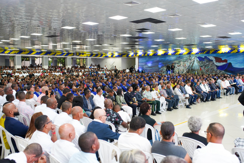 Salón del Ministerio de Defensa, donde 500 personas participaron en la cuadragésima novena graduación  del programa reeducación realizado por Hogar Crea, con el que superan la tortuosa dependencia a los estupefacientes.