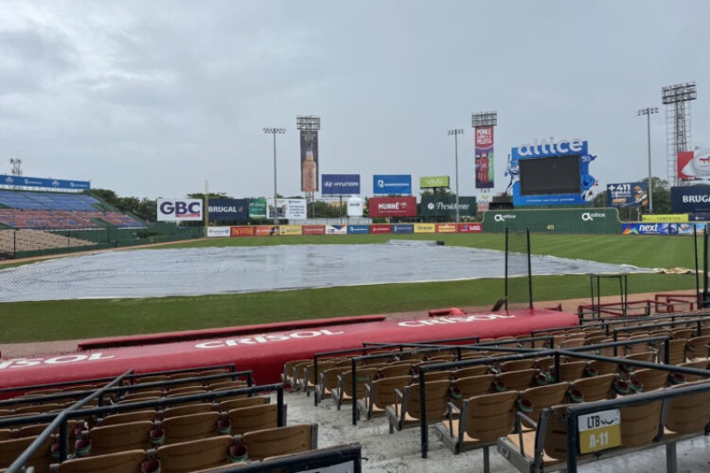 Imagen de la lona colocada en el estadio Quisqueya Juan Marichal.