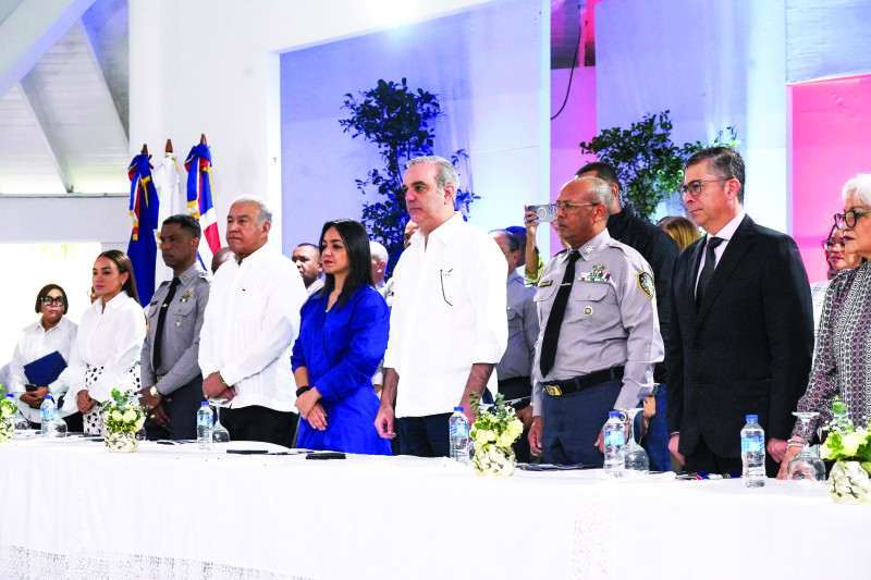 El presidente Luis Abinader encabezó la graduación de nuevos policías