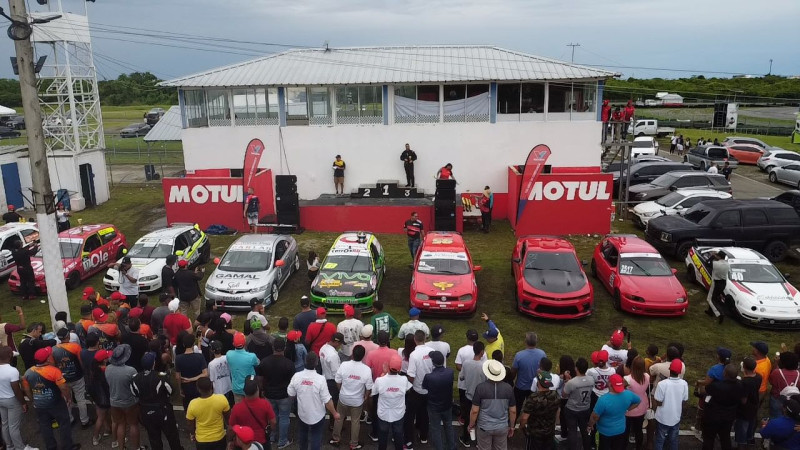 Podium de premiación de la cuarta carrera del año en el Speedway Park Las Américas.