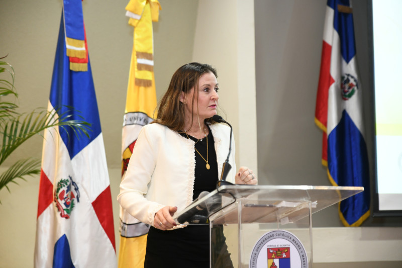 Cecilia Buchannan durante la relatoría final del Foro de Salud Mental.