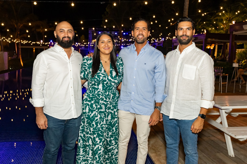 Carlos Constanzo, Katherine García, Carlos Báez y Jonathan Paladino.