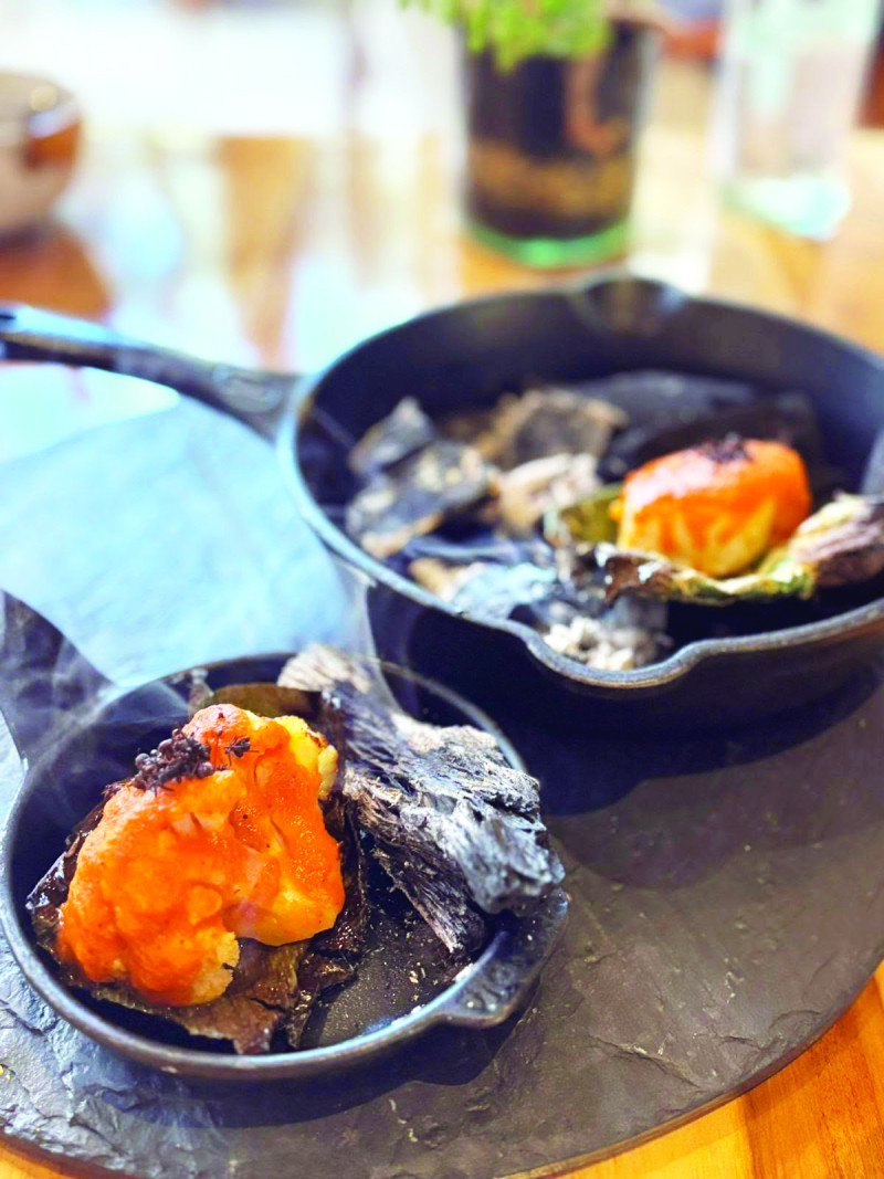 El Cielo Amazonas, a la izquierda para mí y, el pescado con coliflor, a la derecha, para Mariale.