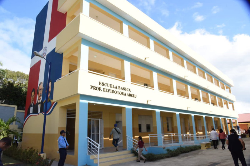 En centros educativos de San Francisco de Macorís reclaman fondos.