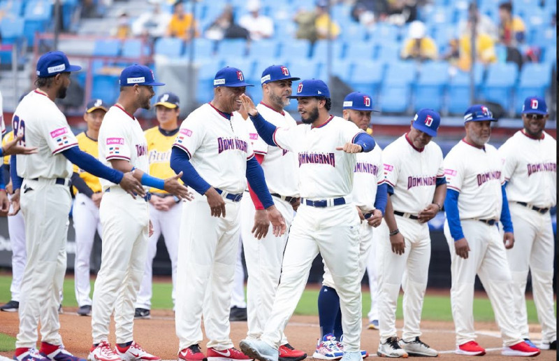 Parte del equipo dominicano que ve acción en el torneo Premier 12.