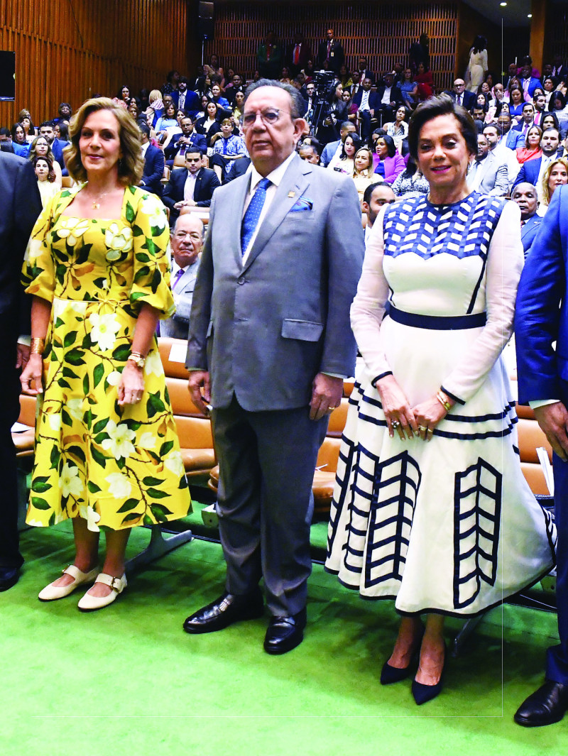 Clarissa de la Rocha, Héctor Valdez Albizu y Fiordaliza de Valdez. L