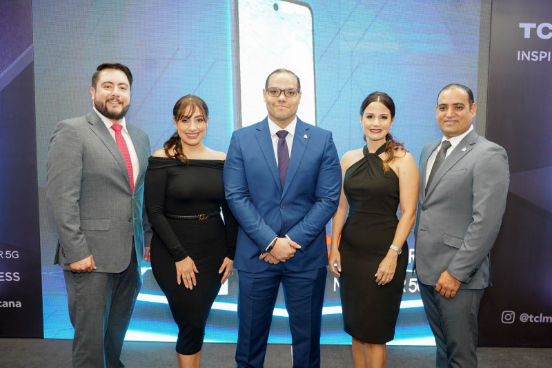 José Yanez, Ana Herrera, Manuel Mueses, Laura Peña y Fernando Sánchez.