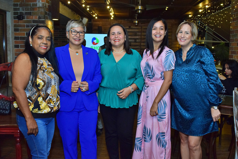 Miguelina Santos, Hilda Peguero, Yosarah Fernandez, Jesica Bonifacio y Yohanna Hilario.