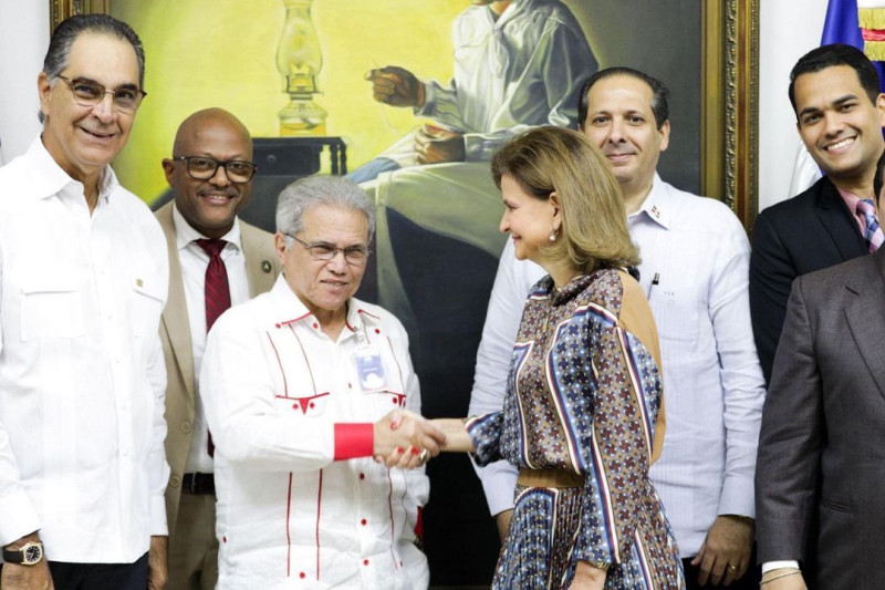 El presidente del CMD, Waldo Ariel Suero, sostuvo un encuentro con la vicepresidenta de la República, Raquel Peña, para acordar sus peticiones.