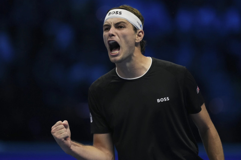 Taylor Fritz celebra el punto de la victoria ante Alexander Zverev.