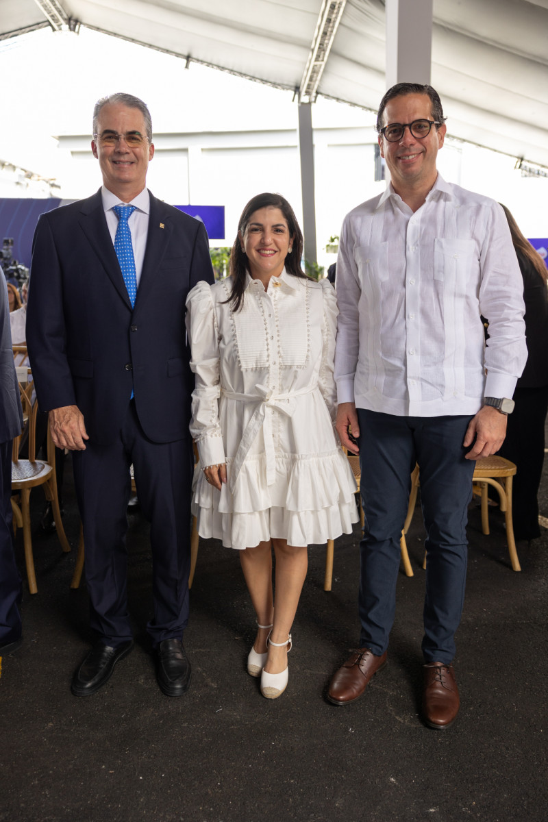 René Grullón, Biviana Riviero y César Dargam.