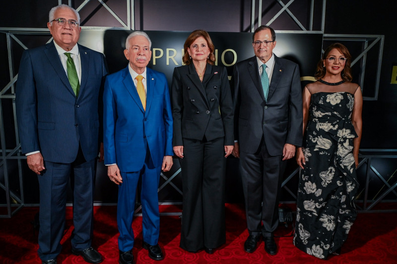 Luis Lembert, Luis Molina Achécar, Raquel Peña, Steven Puig y Josefina Navarro