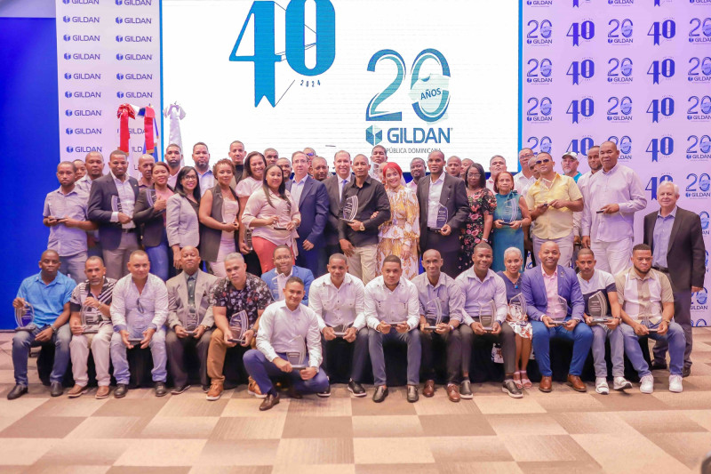 66 colaboradores 20 años en Gildan