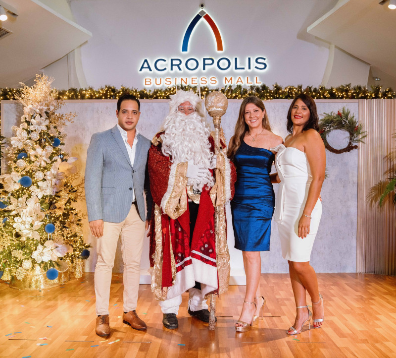 Ángel Medina, Santa Claus, Patricia Ramela y Miosotis Rossi