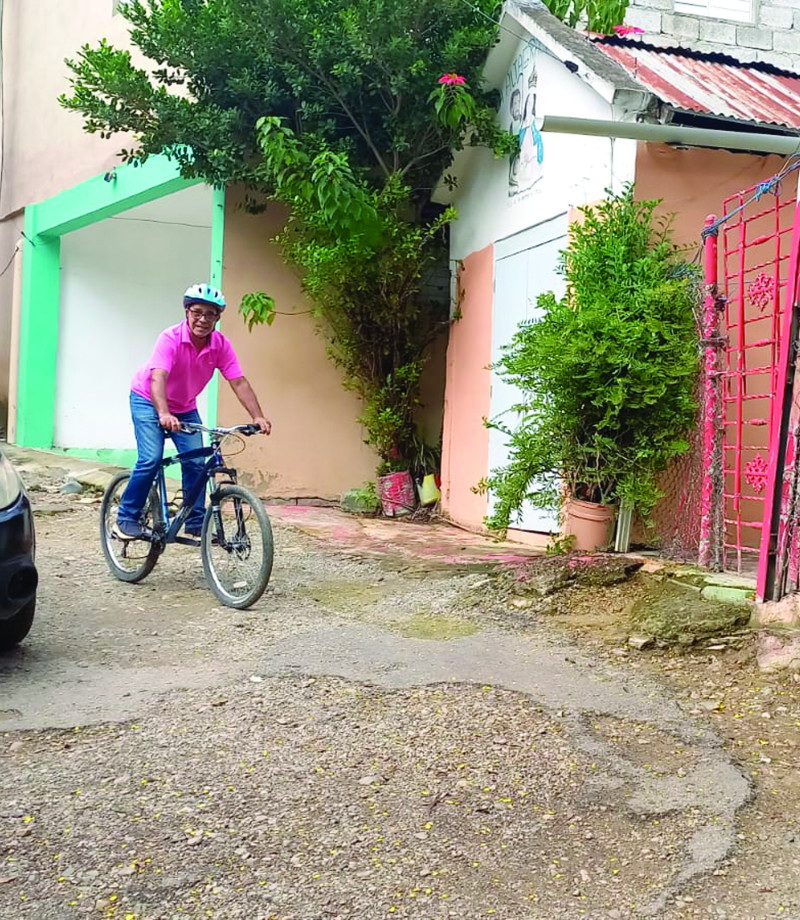 Richard Abreu Ortiz ahora puede mantar bicicleta luego de la cirugía .