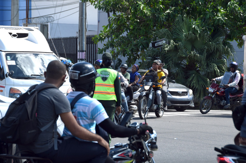 Los agentes de tránsito siguen enfrentando el reto de hacer cumplir la Ley.