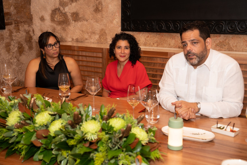 Gina Laugher, María Renata De Santis y Jaime Read Ortega.