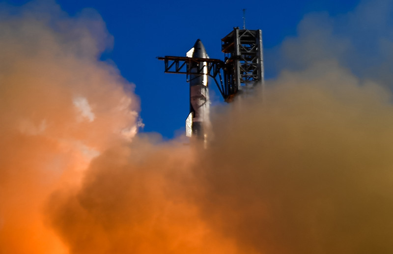 La nave espacial Starship de SpaceX despega desde Starbase en Boca Chica