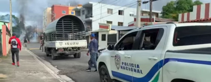 Policía en protesta de estudiantes en SFM