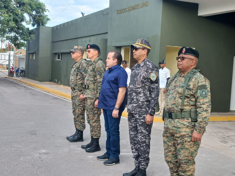 teniente general Carlos Antonio Fernández Onofre junto al ministro de la Presidencia, José Ignacio Paliza