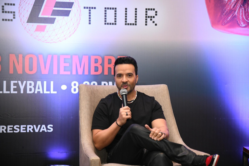 Luis Fonsi durante su encuentro del jueves 21 de noviembre con la prensa dominicana.