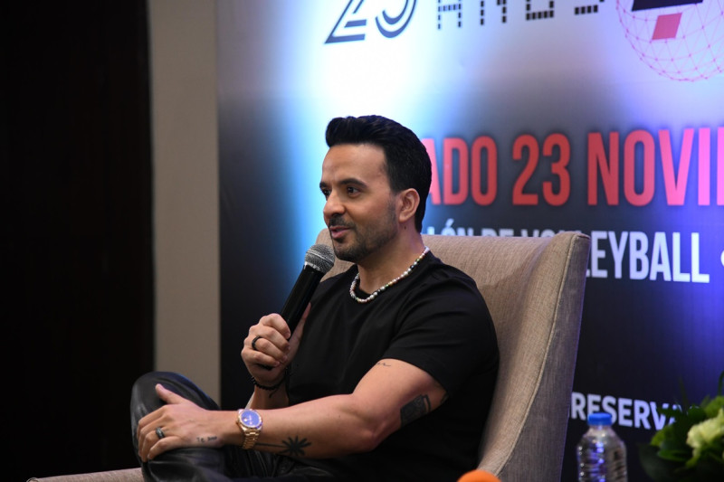 El puertorriqueño Luis Fonsi promueve su reciente disco "Viaje".