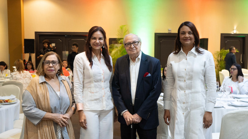 Mirna Pimentel, Celeste Pérez, Luis Sánchez Noble y Rossy Escotto.