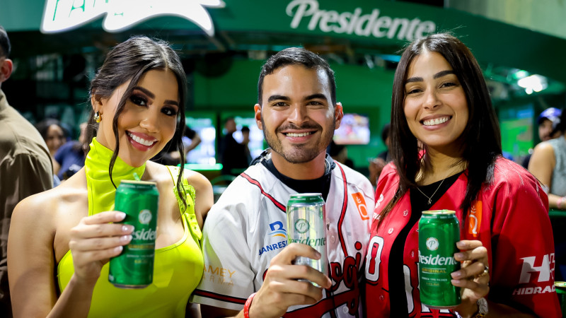 Oriana Falla, Jay Jiménez y Nelfa Núñez.