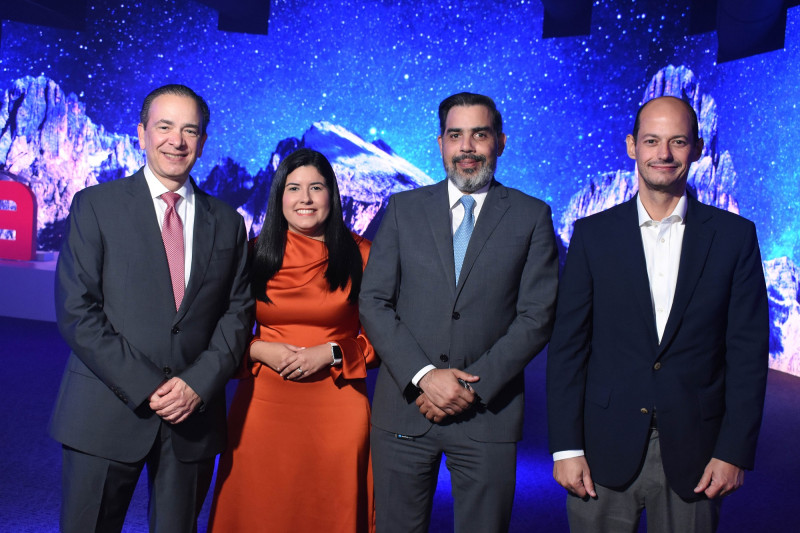 Dr. Arnaldo Espaillat, Gabriela Hidalgo, Henrry Lugo y Dr. Alejandro Cambiaso