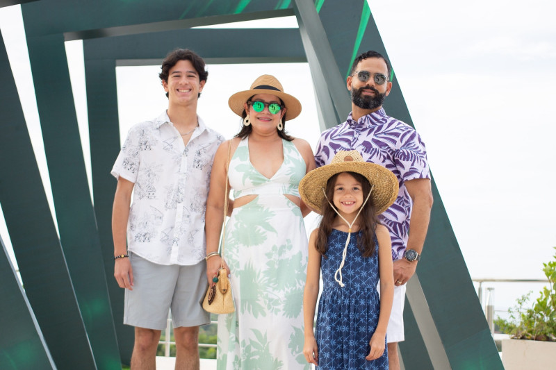 José Carlo Santana, Carly De Lemos, Aurora Santana y José Manuel Santana.