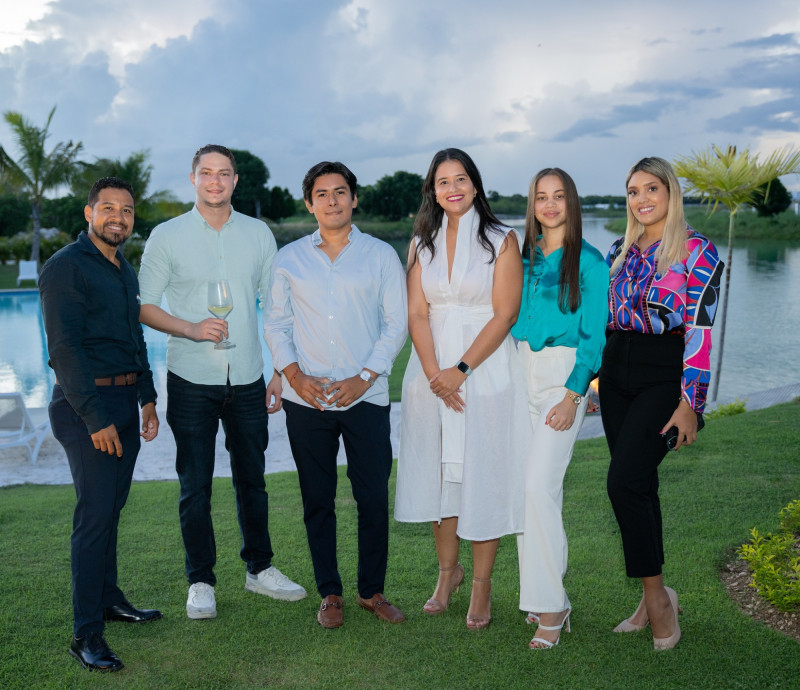 Anthony Gómez, Pranas Cuahonte, Maximiliano Onorio, Melissa Báez, Yamila Rodriguez y Helen Antonetti