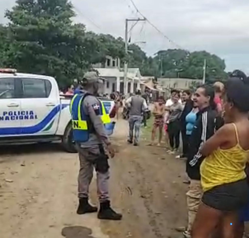 Miembros de la Policia Nacional donde ocurrio el hecho..