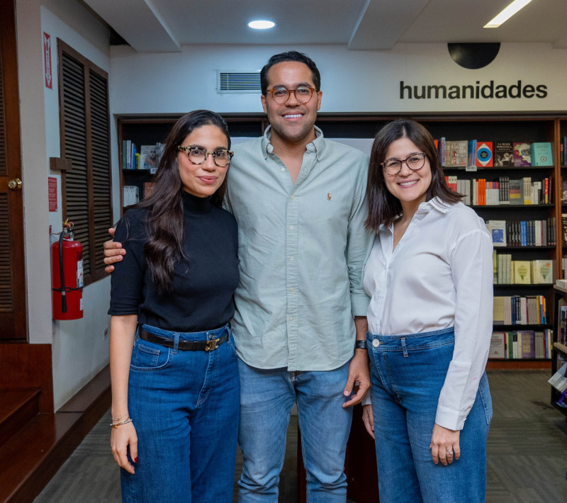 Katherine Collado, César Villanueva y Daniela Villanueva