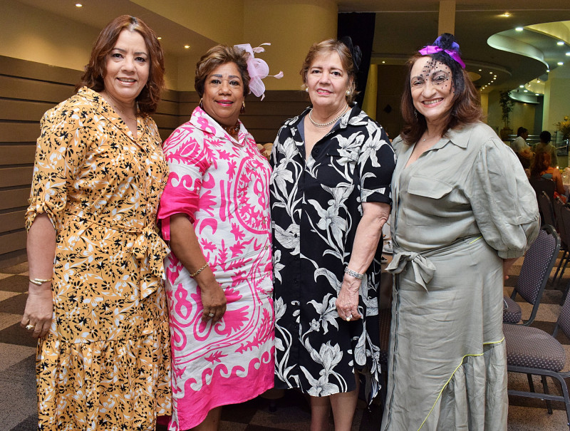 Luisa Castro, Olga Puello, Josefina Escaño e Isabel Mieses de Escaño.