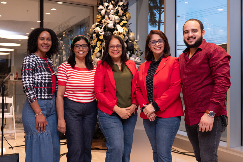 Ana Cabrera, Yaniris Gutierrez, Wendy Madera, Elsy Rivas y Hehirisson Durán.